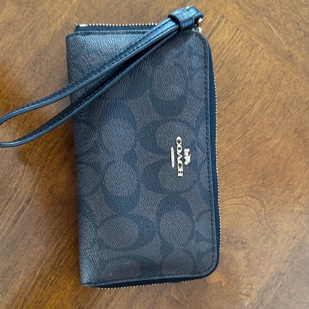 Coach Signature Black Wristlet